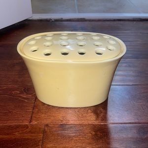 Southern Living At Home Retired Soft Yellow
22 Stem Oval Arrange It-Easy Vase